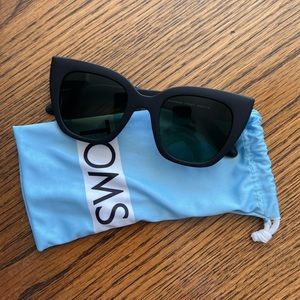 Tom’s sunglasses